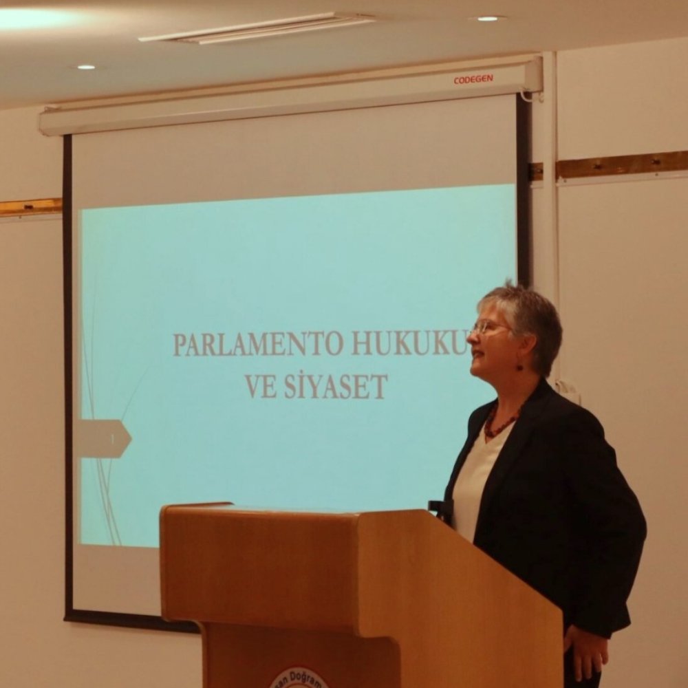 Kamu Hukuku Seminerleri / Parlamento Hukuku ve Siyaset (Prof. Dr. Ece Göztepe)