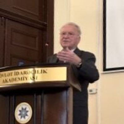 Emeritus Prof. Turgut Tan Delivers Lectures on New Trends in Administrative Law in Baku